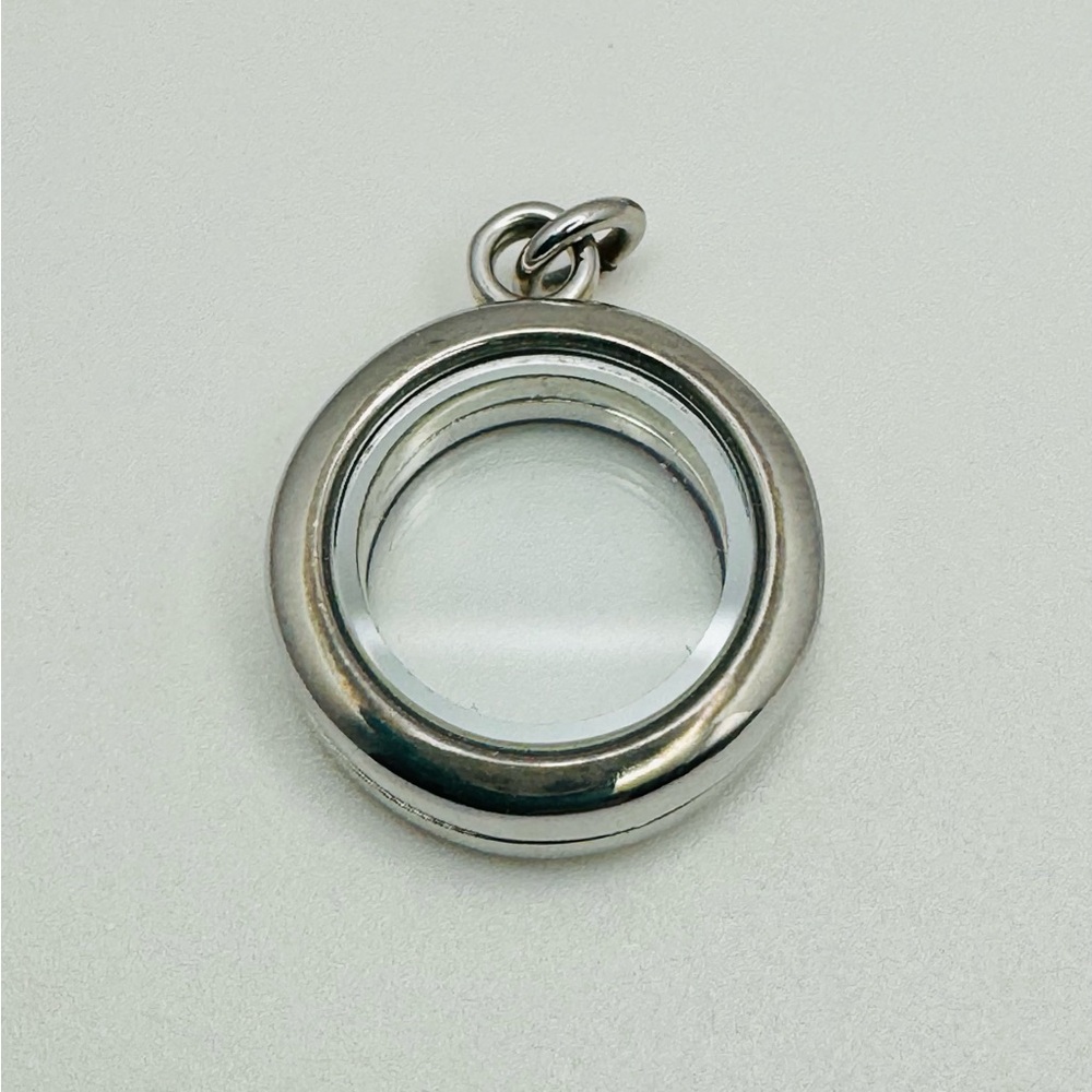 Origami Owl🦉Silver Hinged Locket w/6 charms - Picture 3 of 4